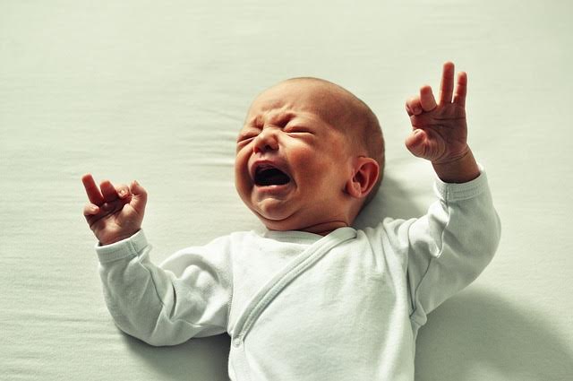Lavaggio nasale del neonato, come e quando farlo 